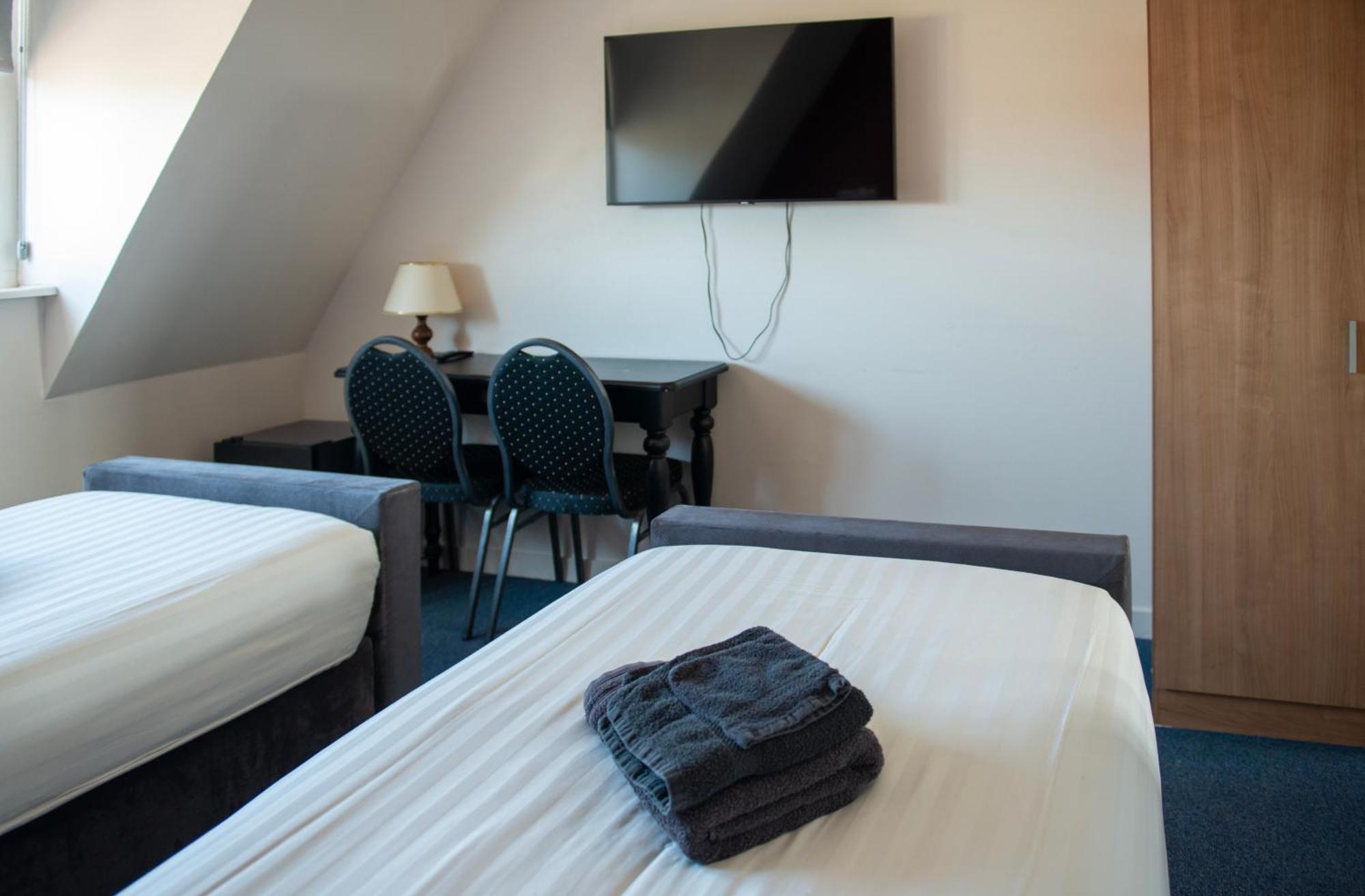 Sexbierum Hotel De Harmonie מראה חיצוני תמונה