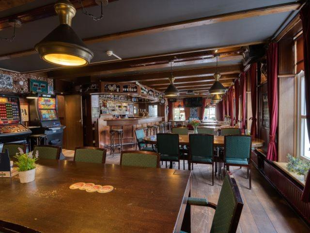 Sexbierum Hotel De Harmonie מראה חיצוני תמונה