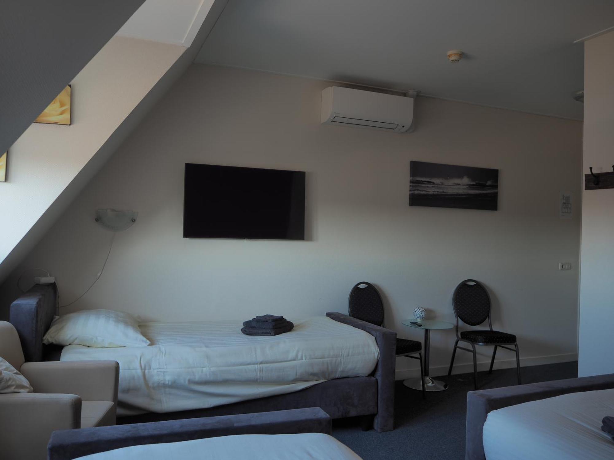 Sexbierum Hotel De Harmonie מראה חיצוני תמונה